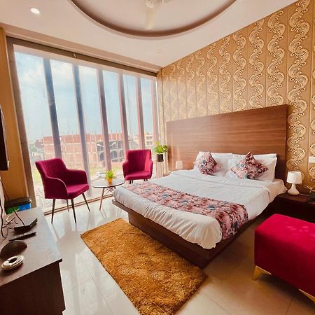 Hotel Pearl Grand, Zirakpur - Top Rated & Most Awarded Property In Tricity Chandīgarh Exteriör bild