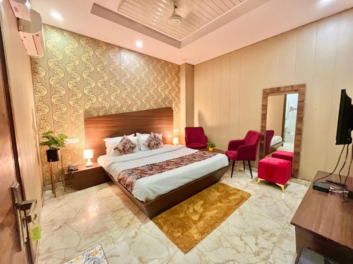 Hotel Pearl Grand, Zirakpur - Top Rated & Most Awarded Property In Tricity Chandīgarh Exteriör bild