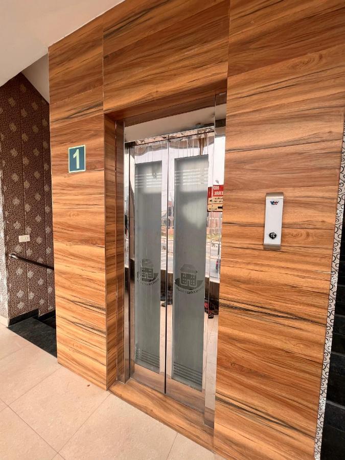 Hotel Pearl Grand, Zirakpur - Top Rated & Most Awarded Property In Tricity Chandīgarh Exteriör bild