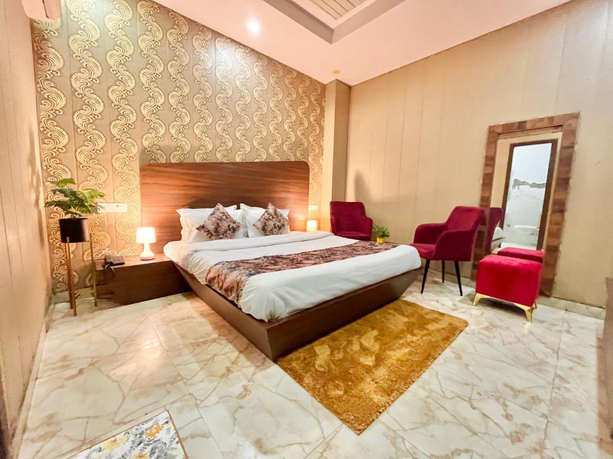 Hotel Pearl Grand, Zirakpur - Top Rated & Most Awarded Property In Tricity Chandīgarh Exteriör bild