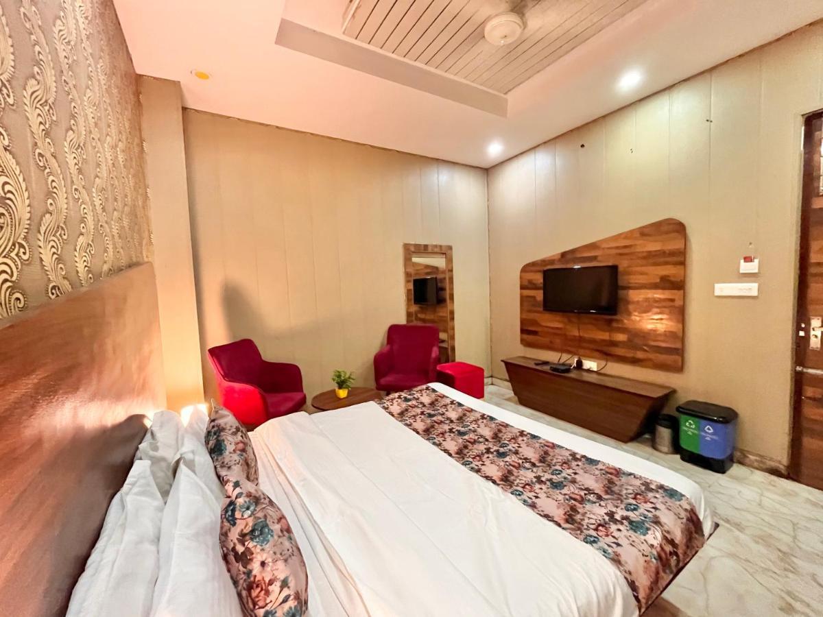 Hotel Pearl Grand, Zirakpur - Top Rated & Most Awarded Property In Tricity Chandīgarh Exteriör bild