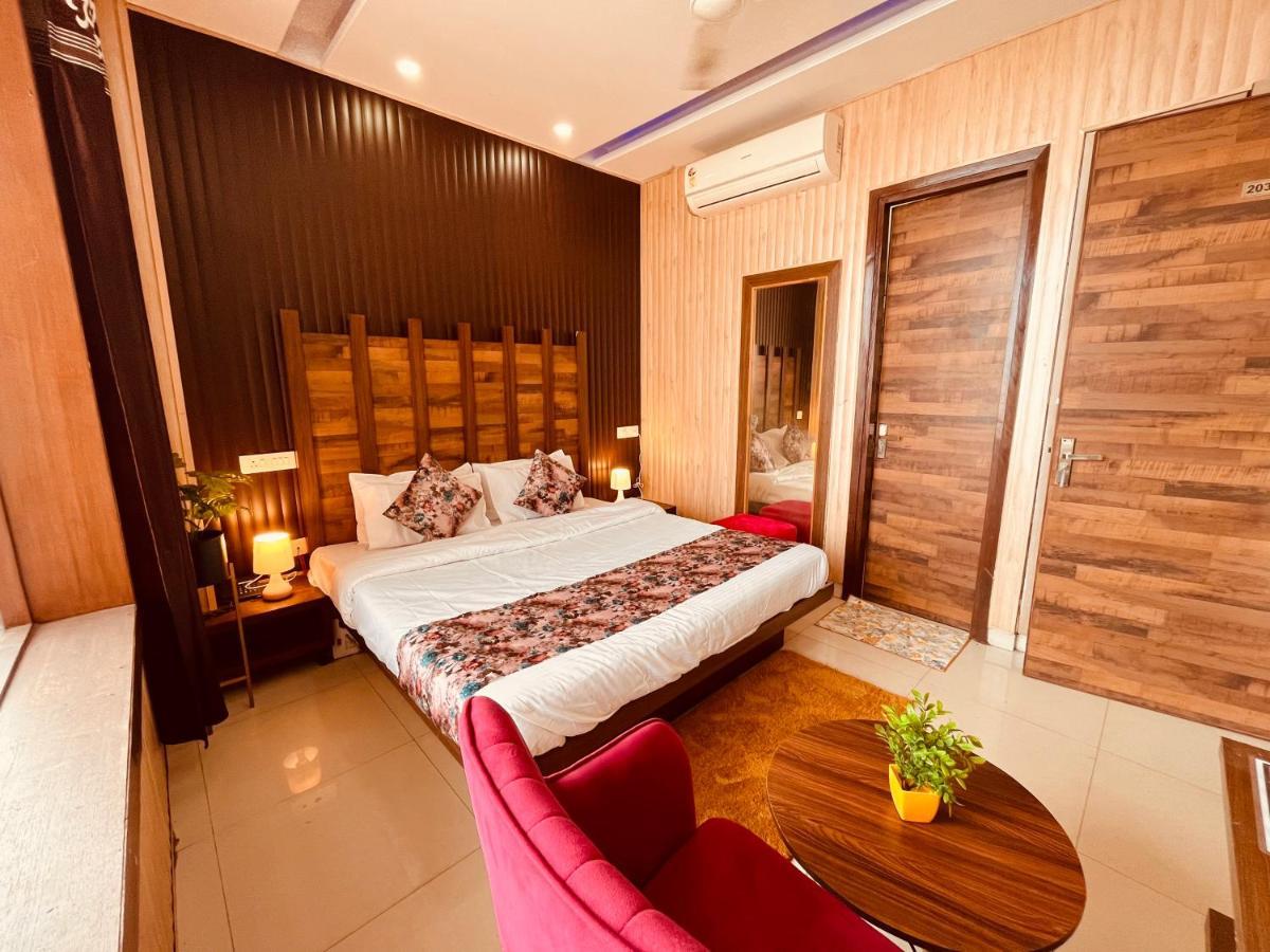 Hotel Pearl Grand, Zirakpur - Top Rated & Most Awarded Property In Tricity Chandīgarh Exteriör bild