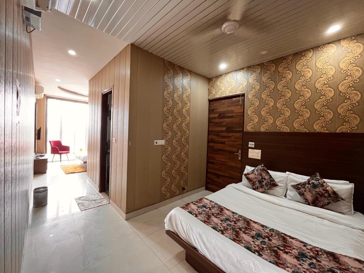 Hotel Pearl Grand, Zirakpur - Top Rated & Most Awarded Property In Tricity Chandīgarh Exteriör bild