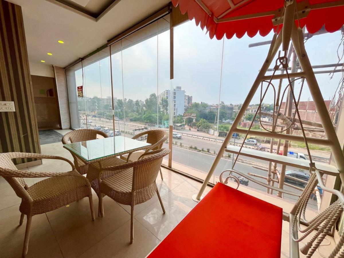 Hotel Pearl Grand, Zirakpur - Top Rated & Most Awarded Property In Tricity Chandīgarh Exteriör bild
