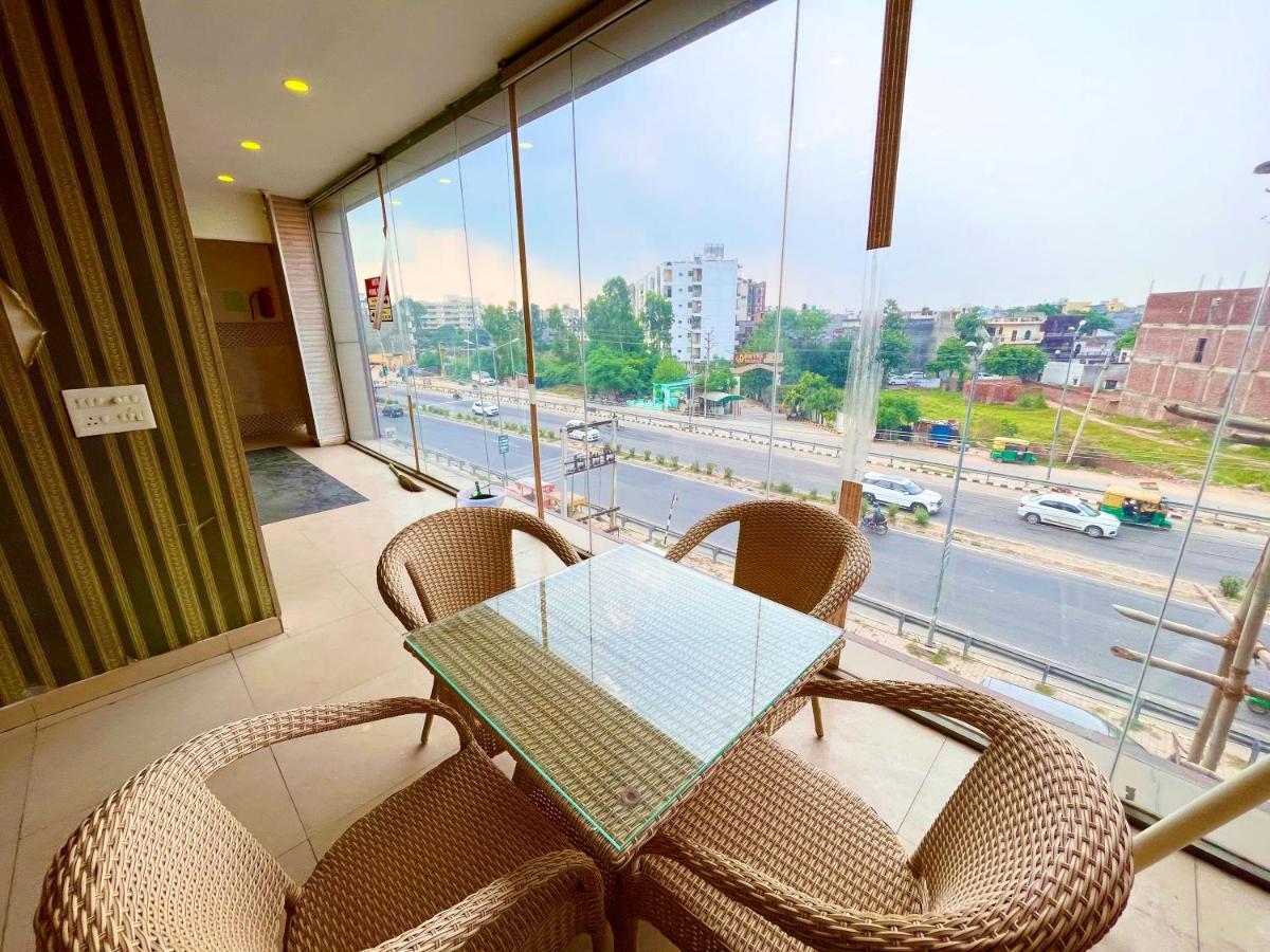 Hotel Pearl Grand, Zirakpur - Top Rated & Most Awarded Property In Tricity Chandīgarh Exteriör bild