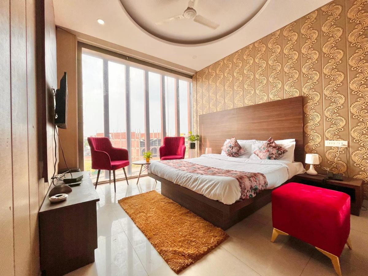 Hotel Pearl Grand, Zirakpur - Top Rated & Most Awarded Property In Tricity Chandīgarh Exteriör bild