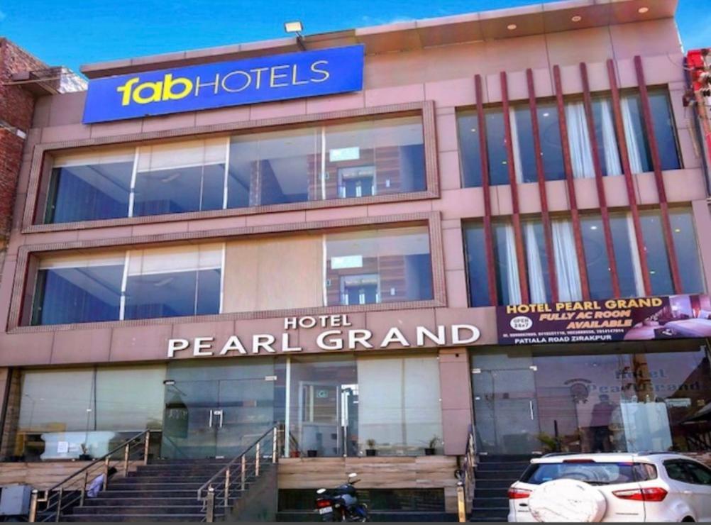 Hotel Pearl Grand, Zirakpur - Top Rated & Most Awarded Property In Tricity Chandīgarh Exteriör bild