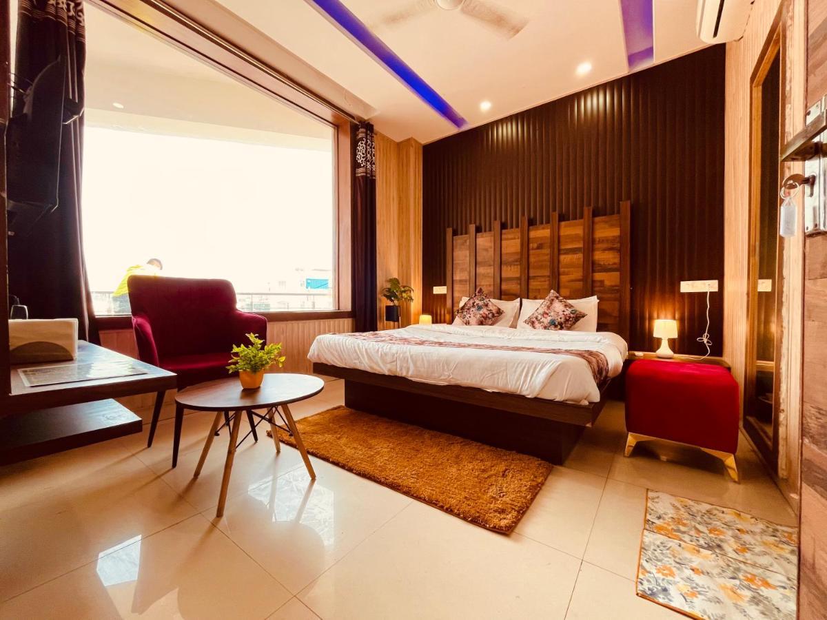 Hotel Pearl Grand, Zirakpur - Top Rated & Most Awarded Property In Tricity Chandīgarh Exteriör bild