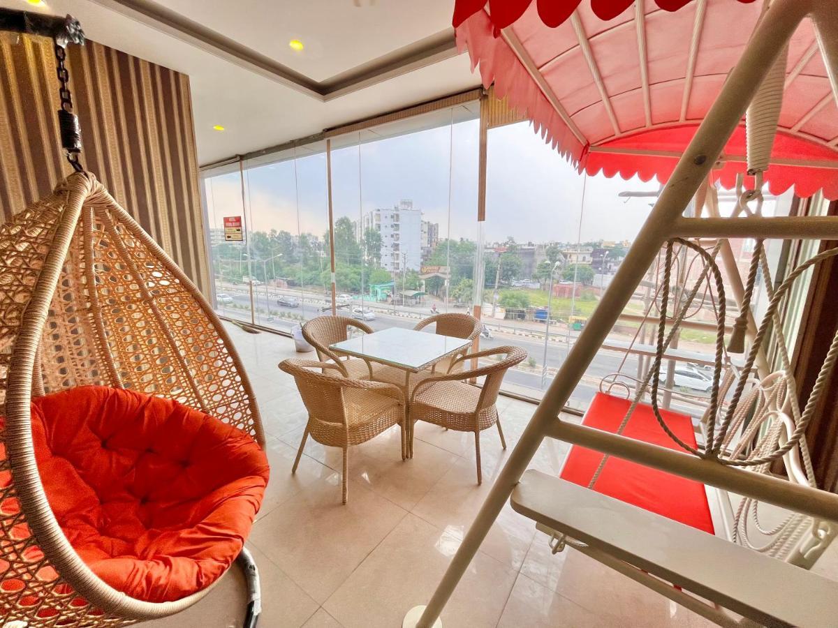 Hotel Pearl Grand, Zirakpur - Top Rated & Most Awarded Property In Tricity Chandīgarh Exteriör bild
