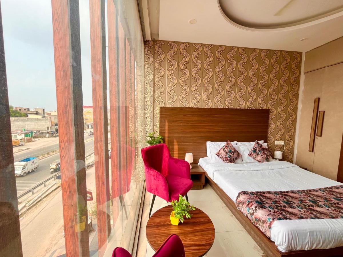 Hotel Pearl Grand, Zirakpur - Top Rated & Most Awarded Property In Tricity Chandīgarh Exteriör bild