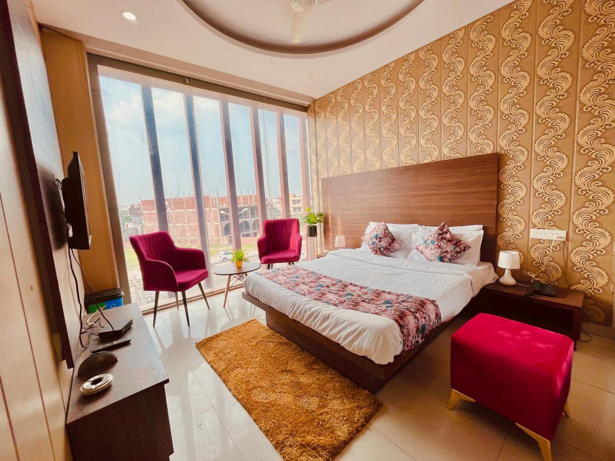 Hotel Pearl Grand, Zirakpur - Top Rated & Most Awarded Property In Tricity Chandīgarh Exteriör bild